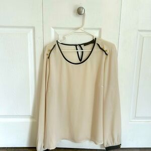 Women’s xl top with gold buttons